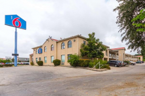 Motel 6-San Antonio, TX - Fiesta Trails